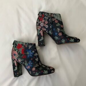 Sam Edelman Cambell Floral Ankle Boots. Size 5 1/2.